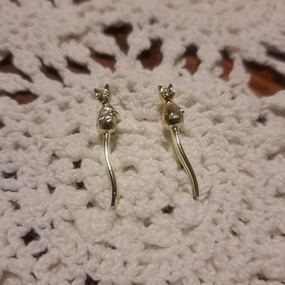 Vintage 1960 Nemo Signed Gold Tone Long Tail Kitten Cat Stick Pins Set Of 2 - Picture 1 of 5
